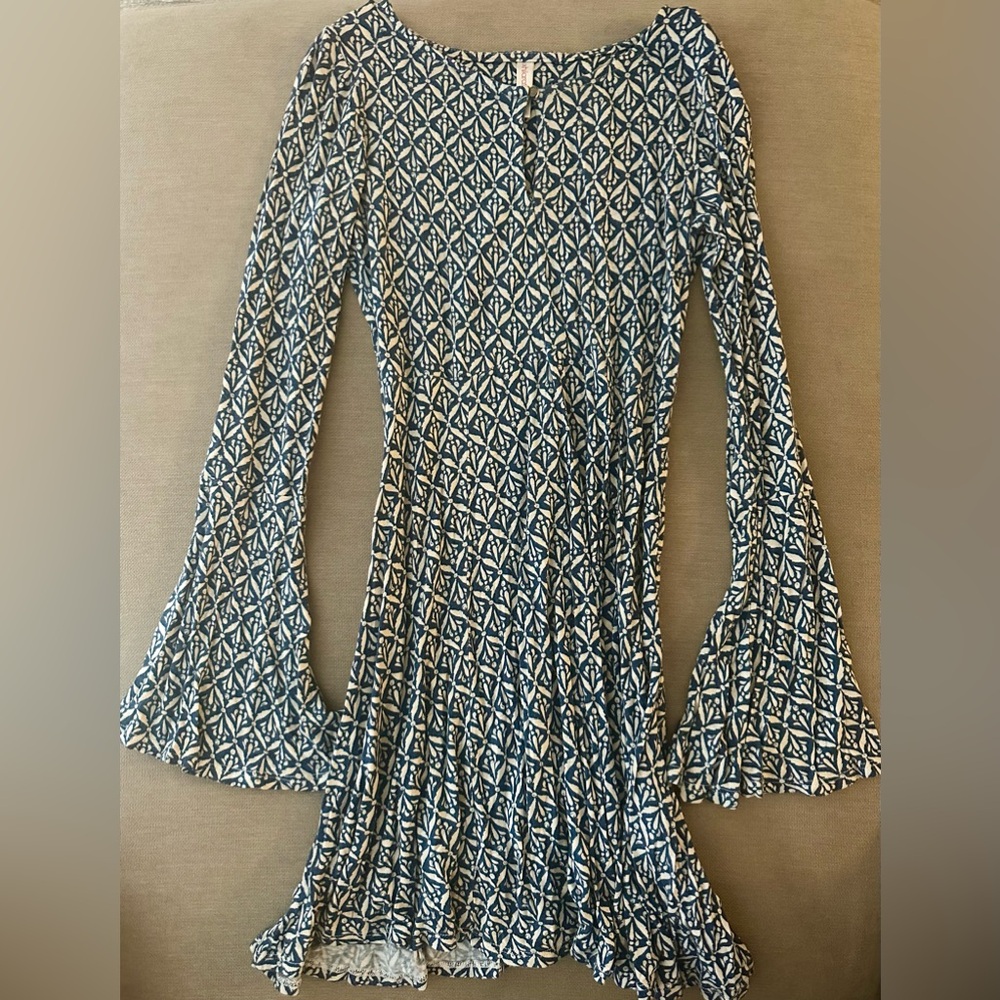 Xhilaration Blue & White Patterned Flared Sleeve Dress – Size XS